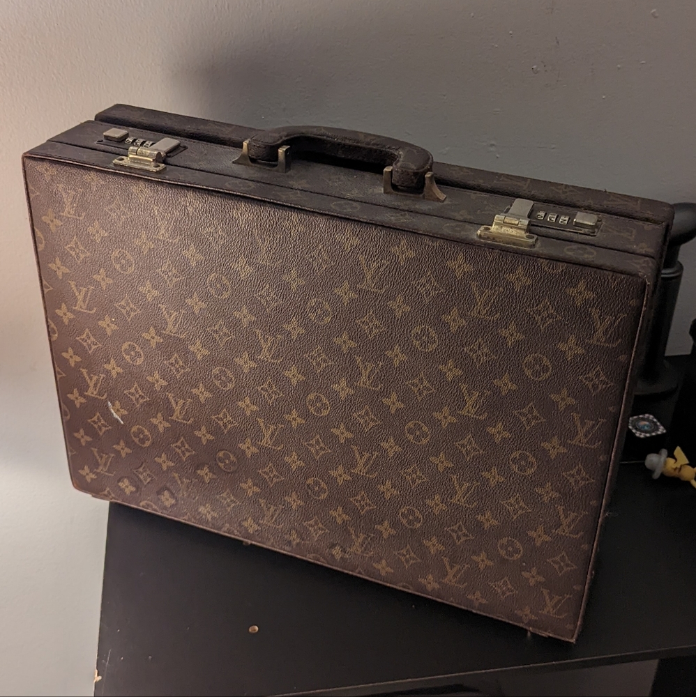 1981 Louis Vuitton accordion door